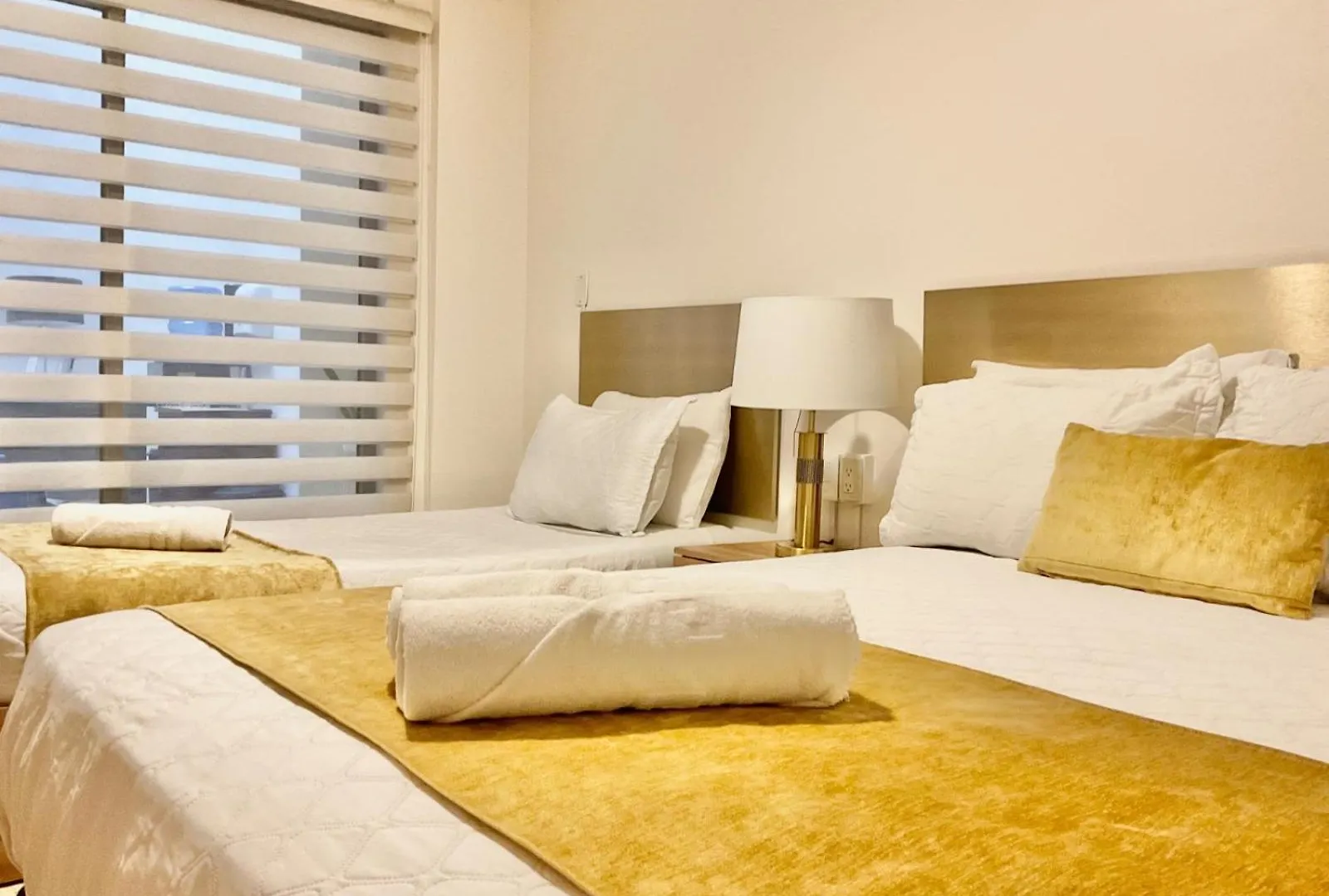 הקונטקטים של Hotel Iqon Cuenca