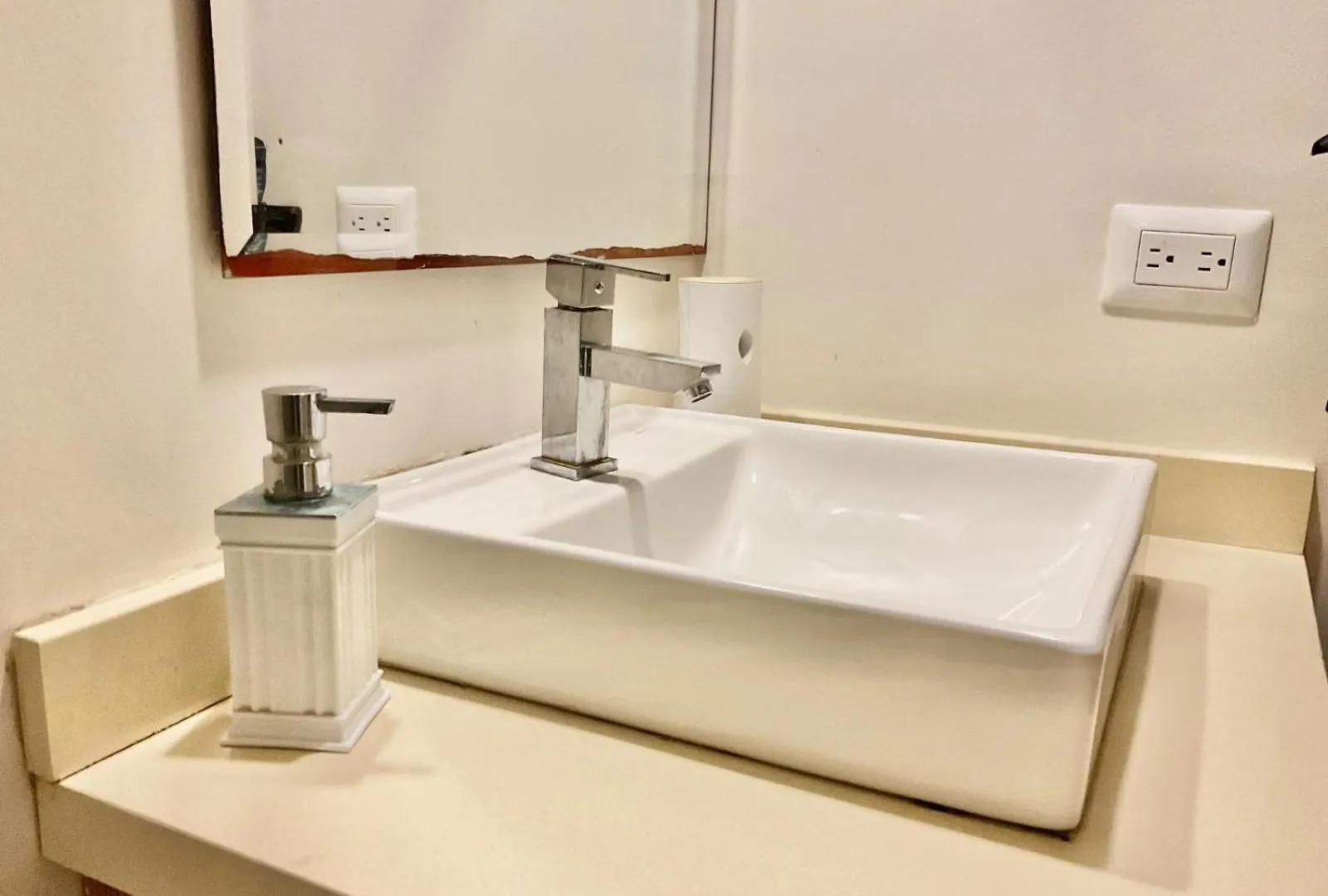 מלון דירות Hotel Iqon קואנקה אקוודור