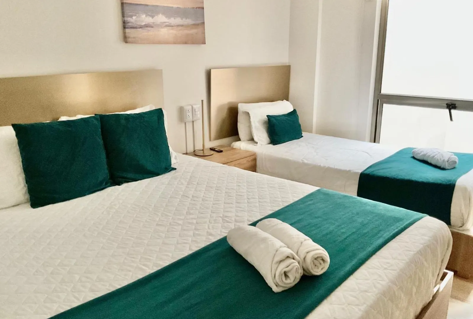 Hotel Iqon קואנקה 0*,  אקוודור